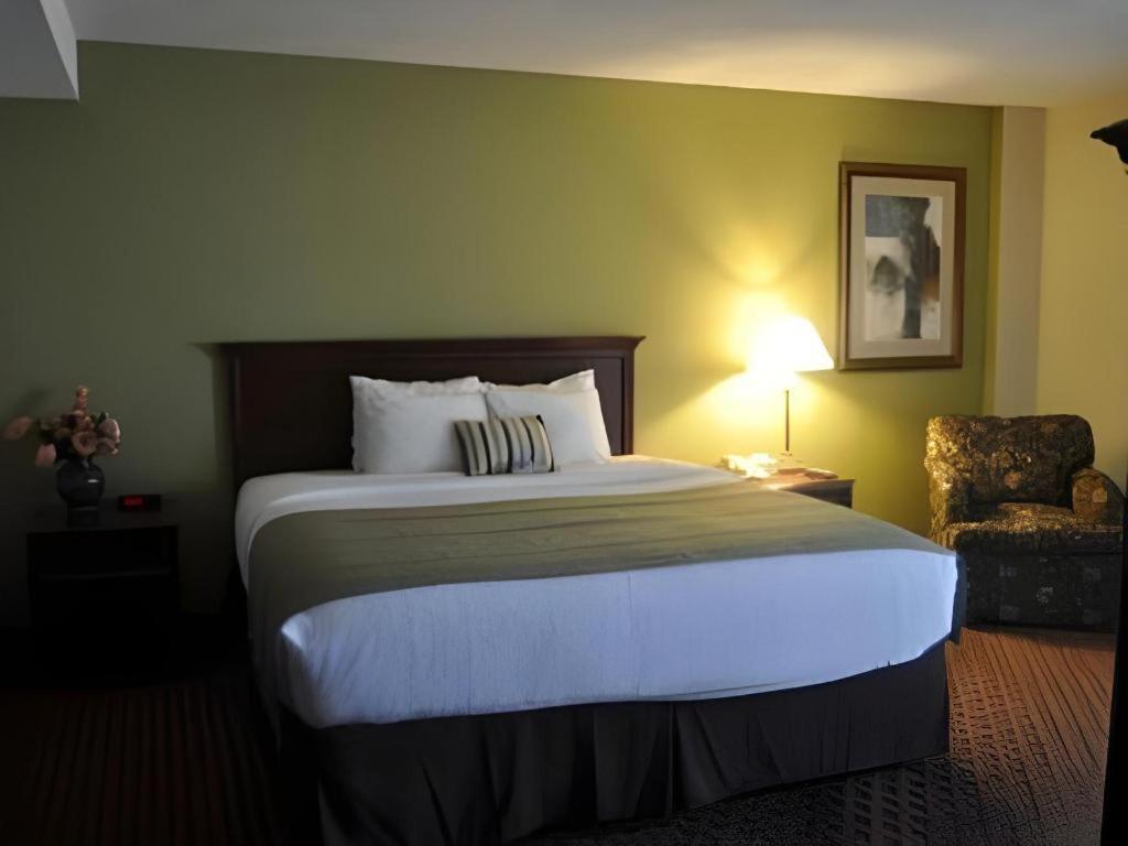 Garden Plaza Hotel Saddle Brook Exteriör bild