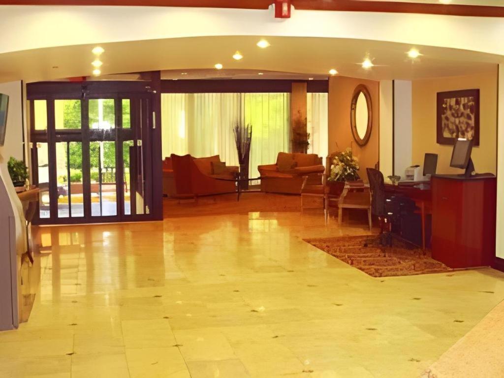 Garden Plaza Hotel Saddle Brook Exteriör bild
