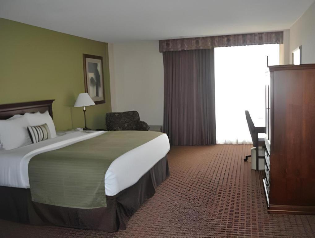Garden Plaza Hotel Saddle Brook Exteriör bild