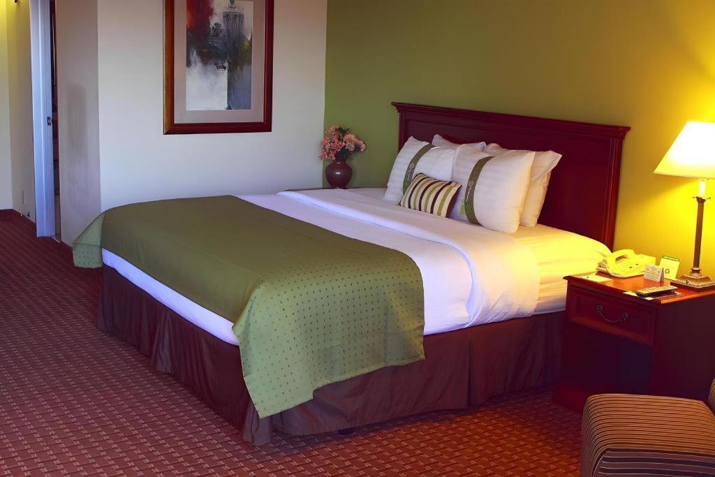 Garden Plaza Hotel Saddle Brook Exteriör bild